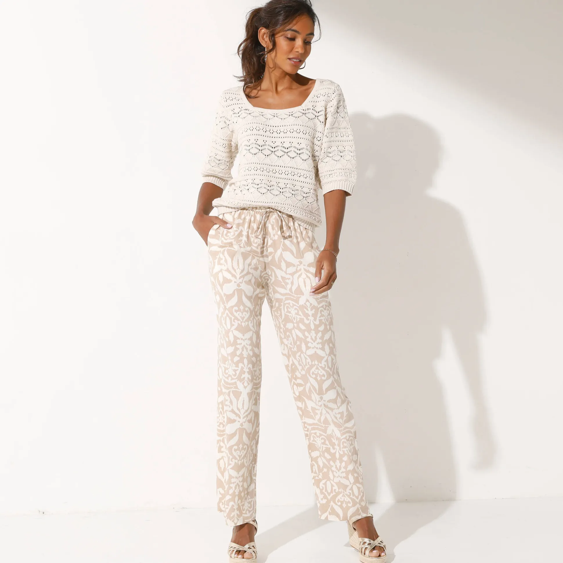 Ruime, soepele broek, tweekleurige etnische print