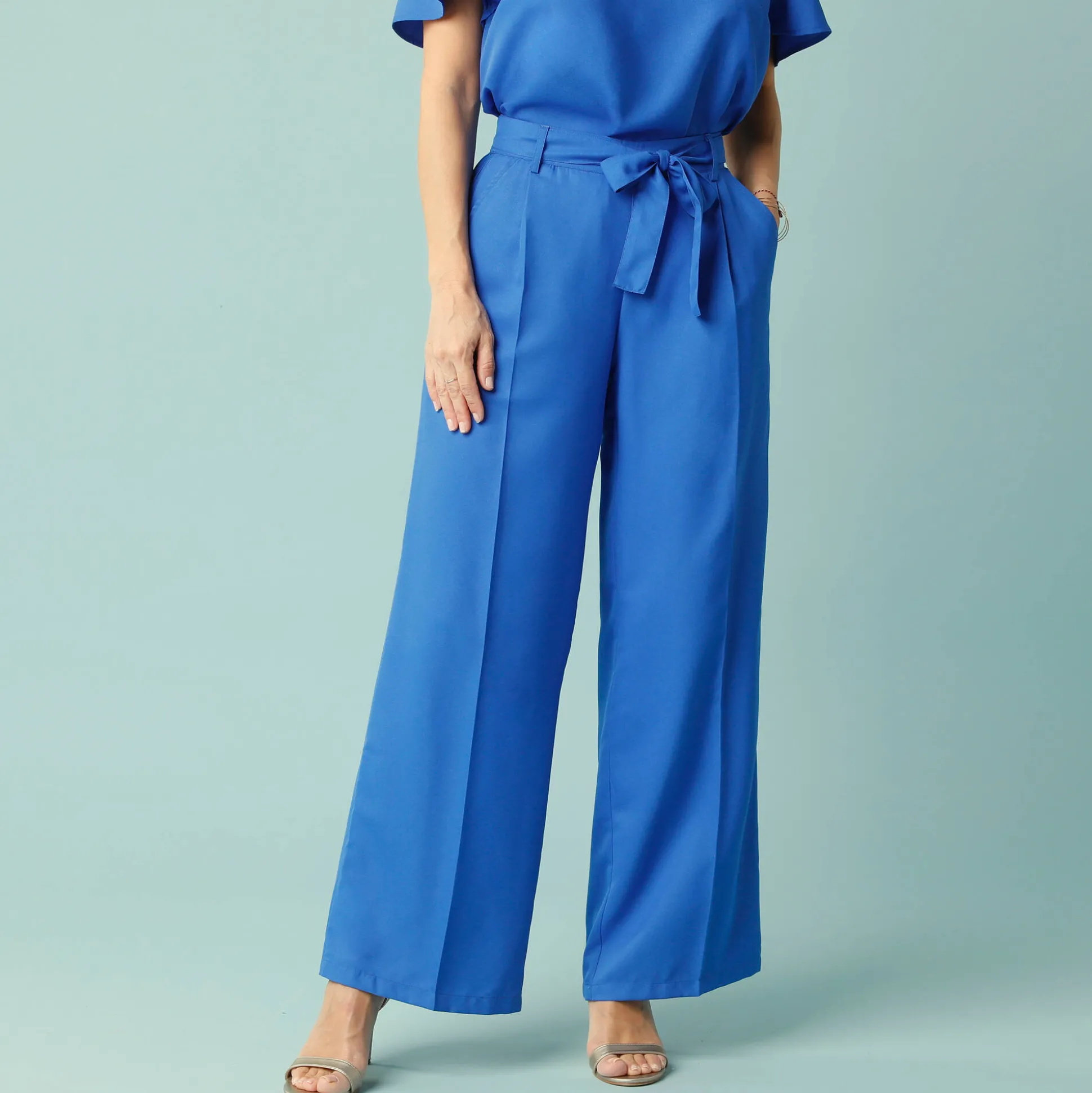 Ruime, soepele broek, voor kleine lengtes
