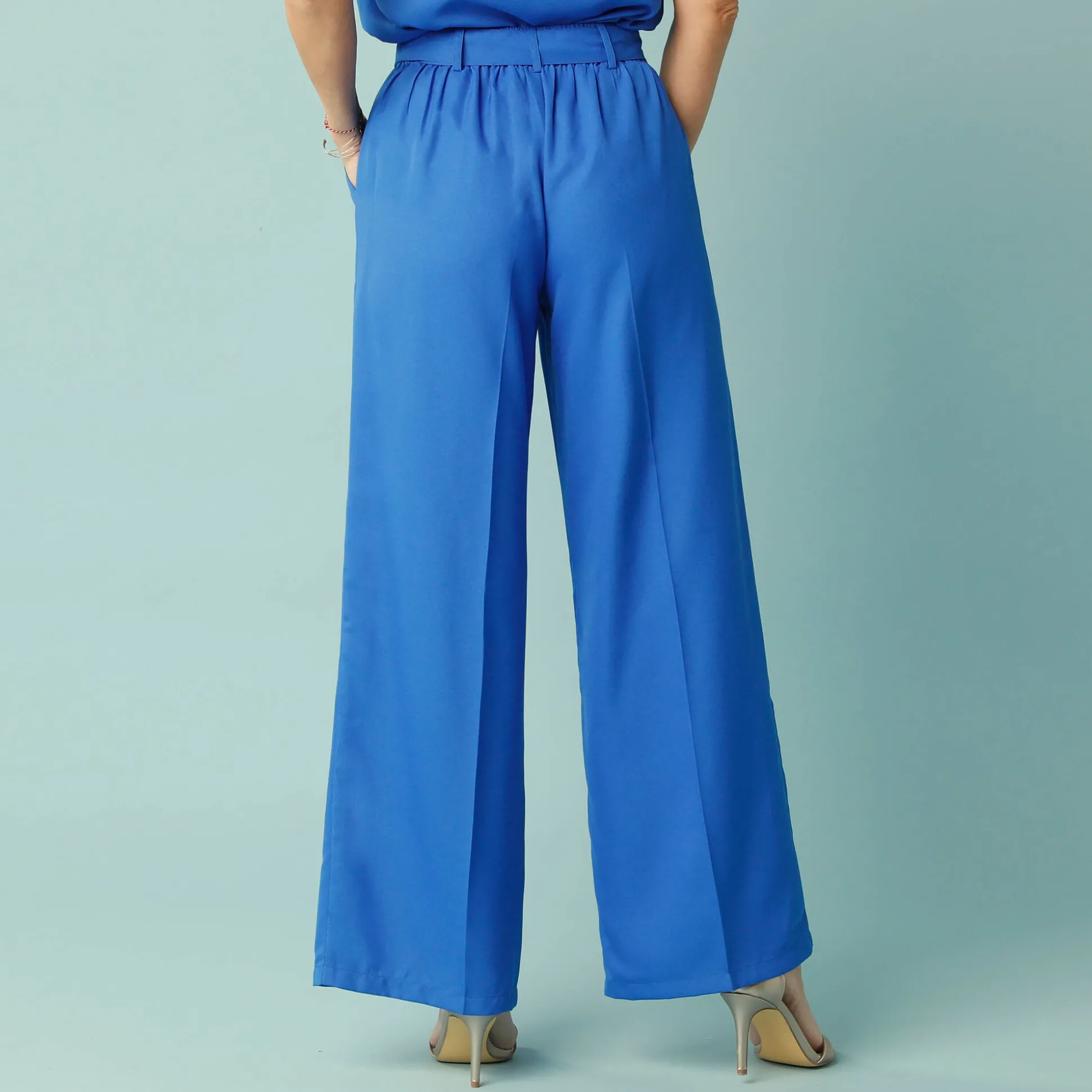 Ruime, soepele broek, voor kleine lengtes