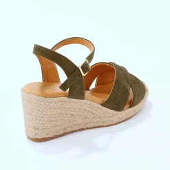 Sandalen met sleehak en gekruiste riempjes
