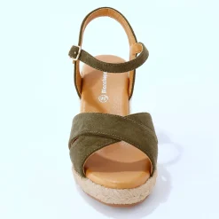 Sandalen met sleehak en gekruiste riempjes
