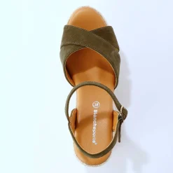 Sandalen met sleehak en gekruiste riempjes