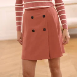 Shortrokje in wikkelstijl met knoopsluiting