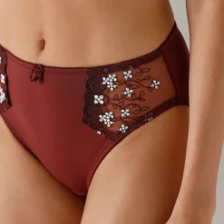 Slip in microvezel en geborduurde tule Caminata
