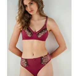 Slip in microvezel en geborduurde tule Caminata