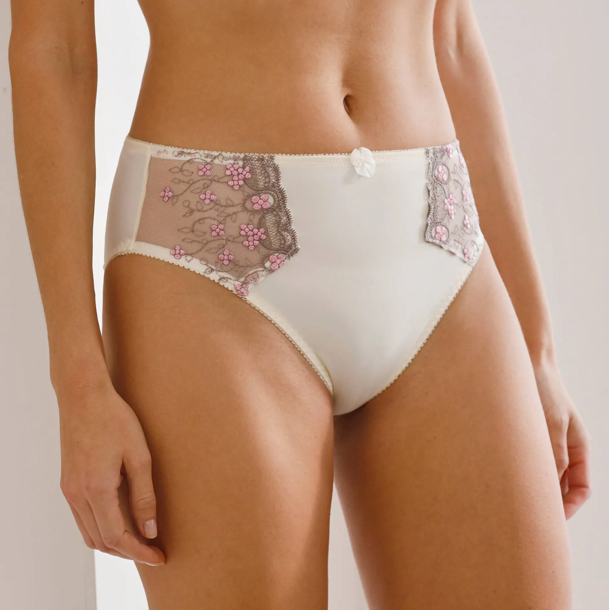 Slip in microvezel en geborduurde tule Caminata