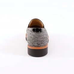 Slip-ons met sleehak, franjes en pompons - geruit/grijs