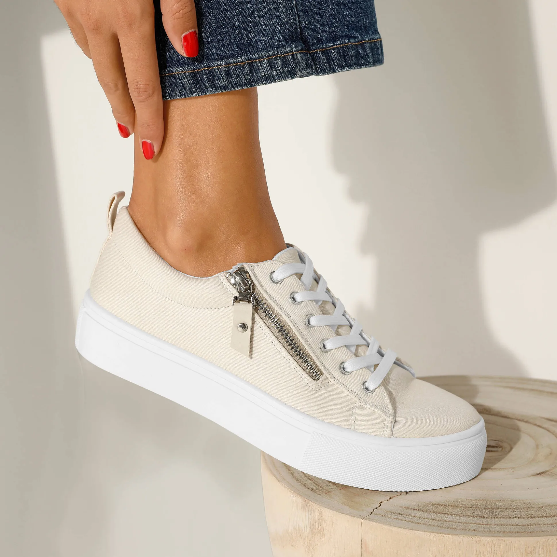 Sneakers in canvas, met sleehak, rits en veters