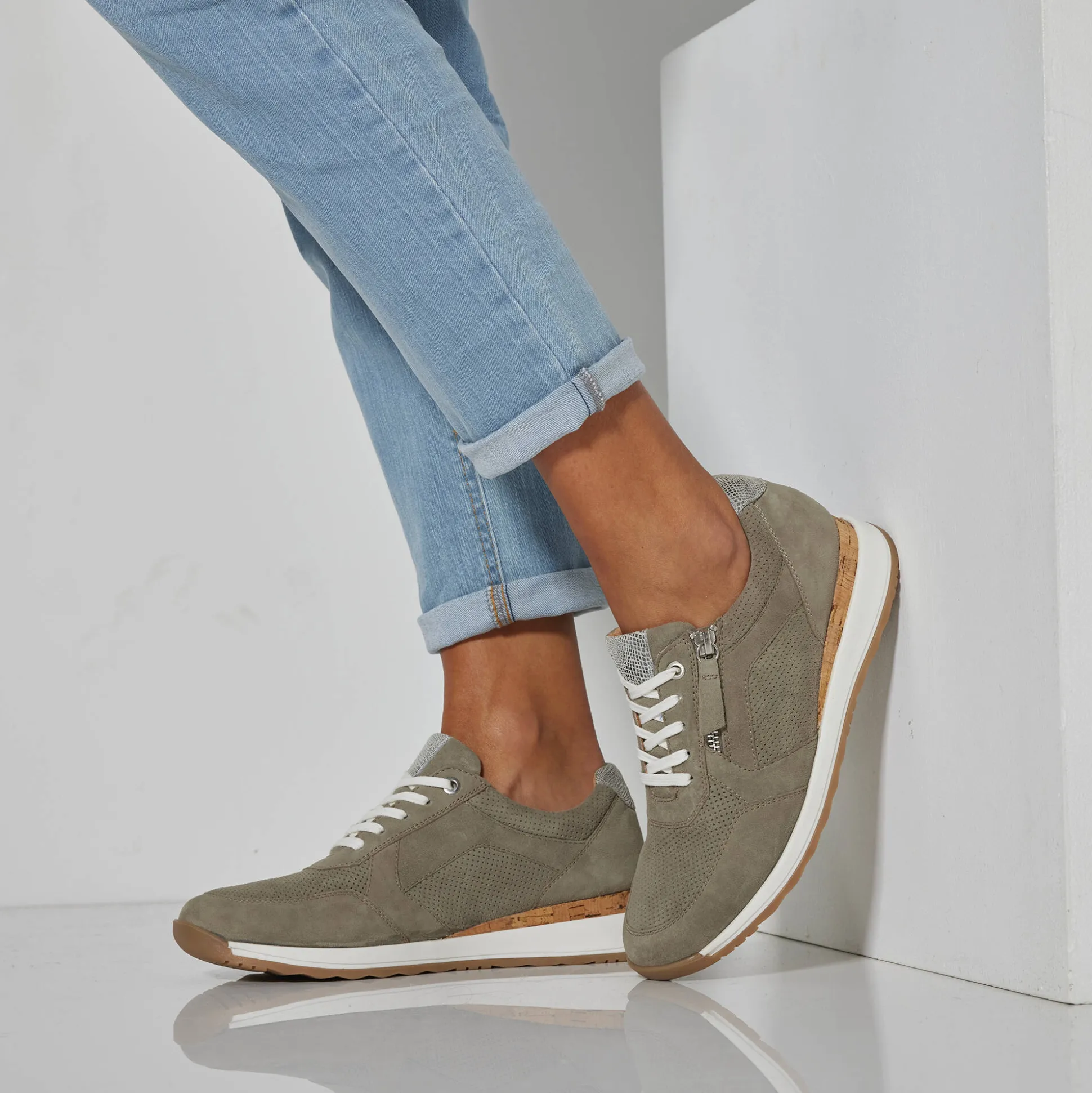 Sneakers met rits, in soepel leer met zool in 2 materialen