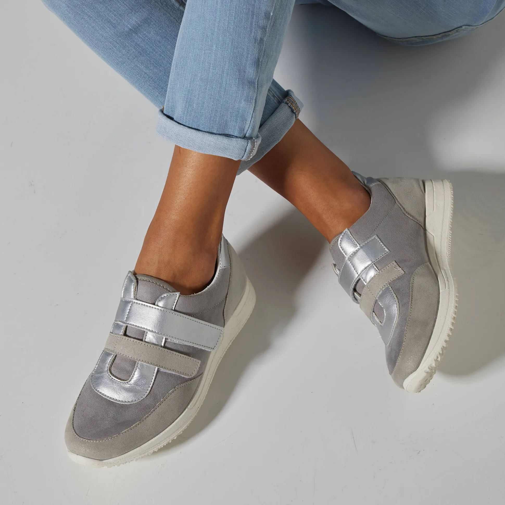 Sneakers met scratchsluiting, in rekbaar materiaal, speciaal voor gevoelige voeten