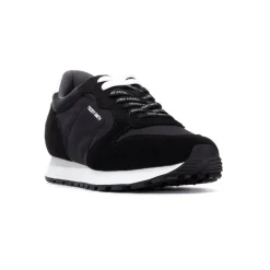 Sneakers met veters