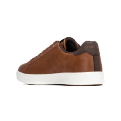 Sneakers met veters
