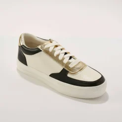 Sneakers met veters