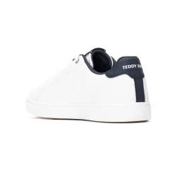 Sneakers met veters
