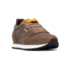 Sneakers met veters