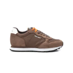 Sneakers met veters