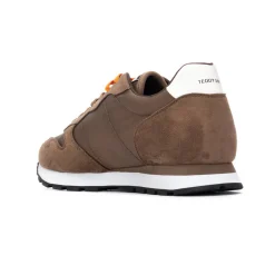 Sneakers met veters