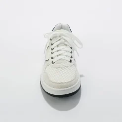 Sneakers met veters en contrasterende details