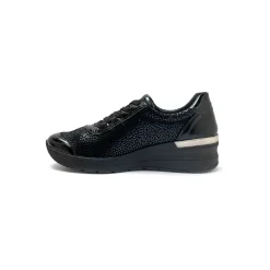 Sneakers met veters in leer en rekbare stof, sleehakje