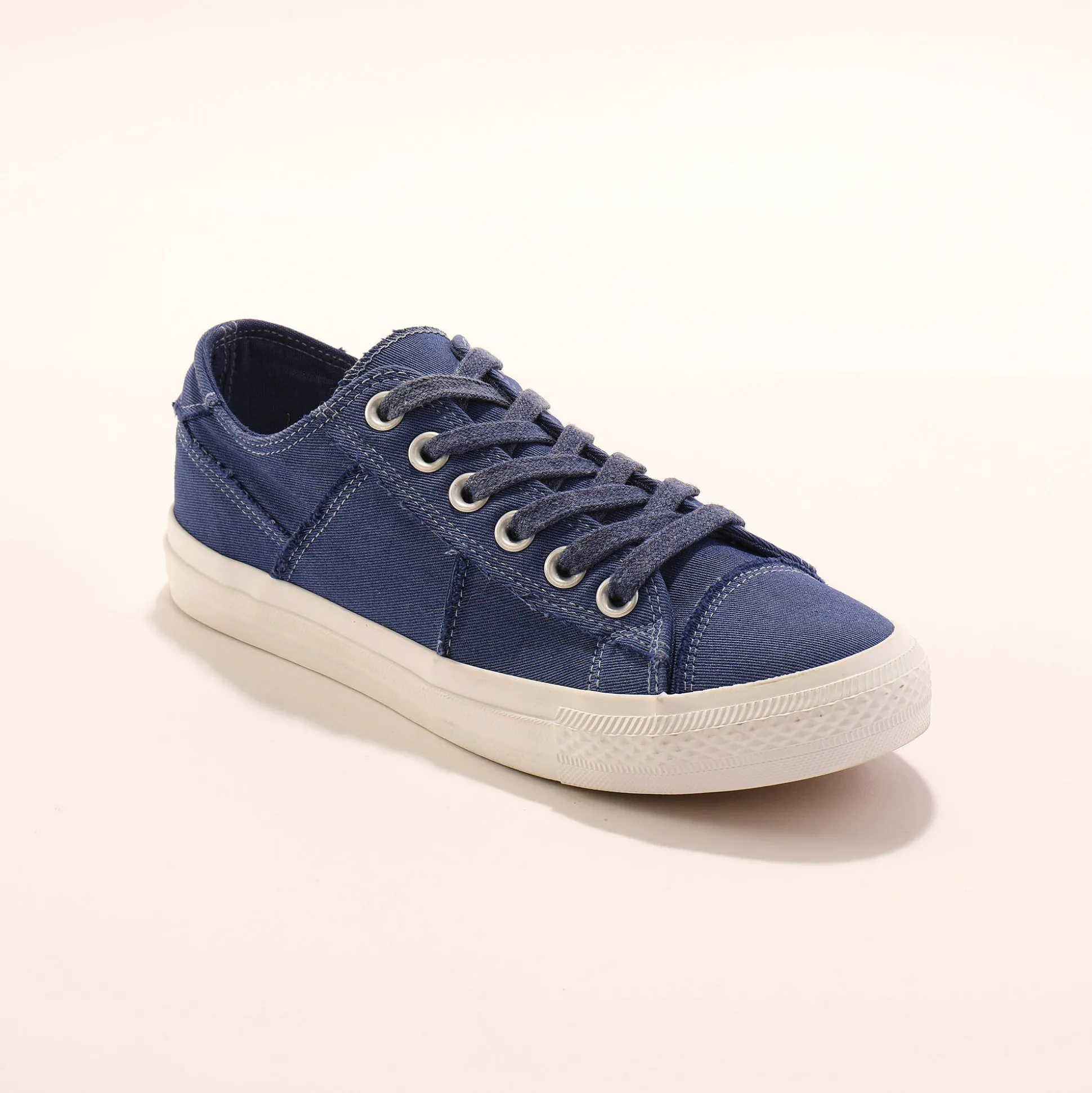 Sneakers met veters, verwassen canvas met sierstiksel