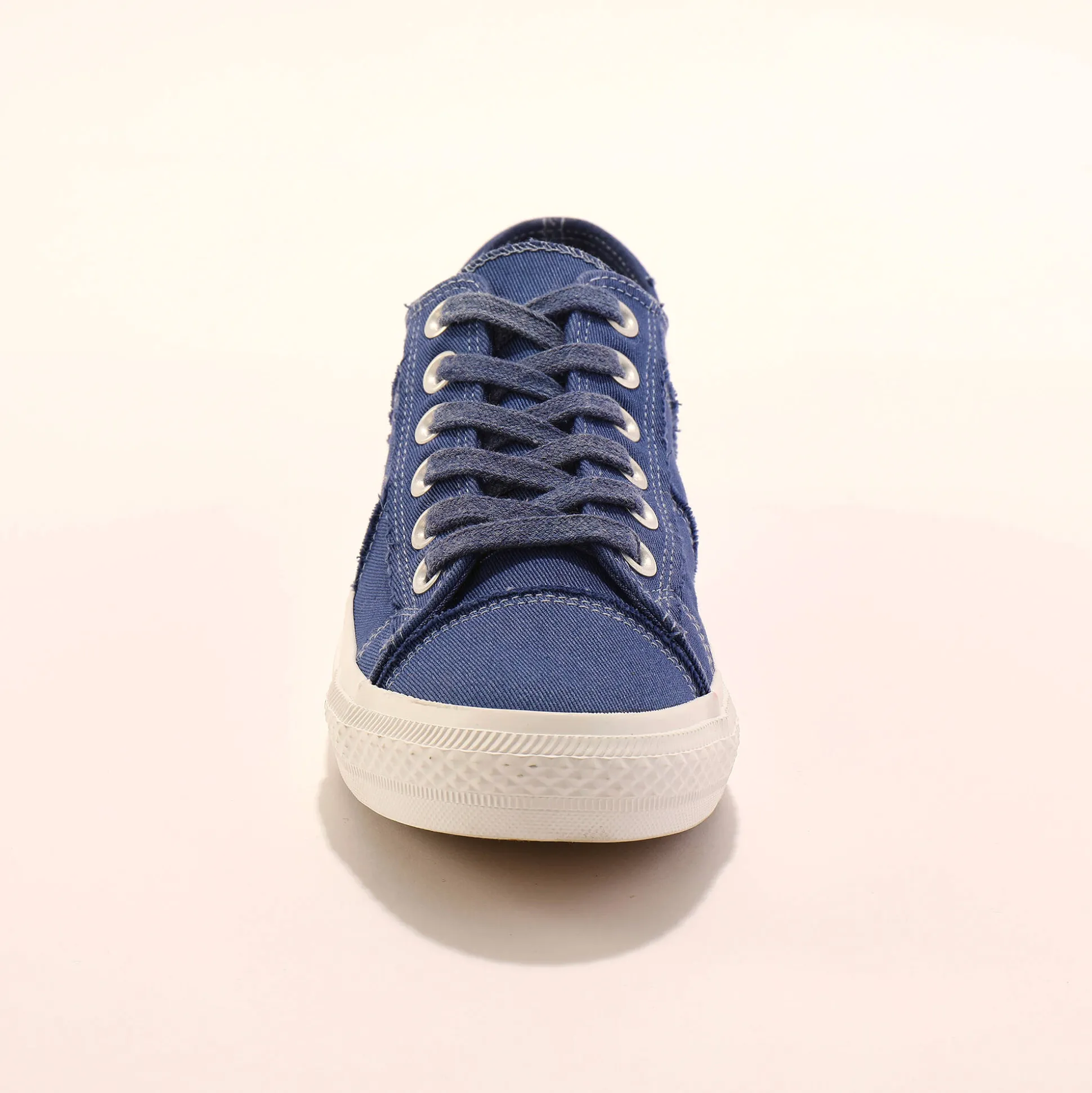 Sneakers met veters, verwassen canvas met sierstiksel