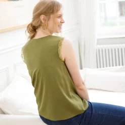 Soepele caraco met V-hals en kant, crêpe van gerecycleerd polyester**