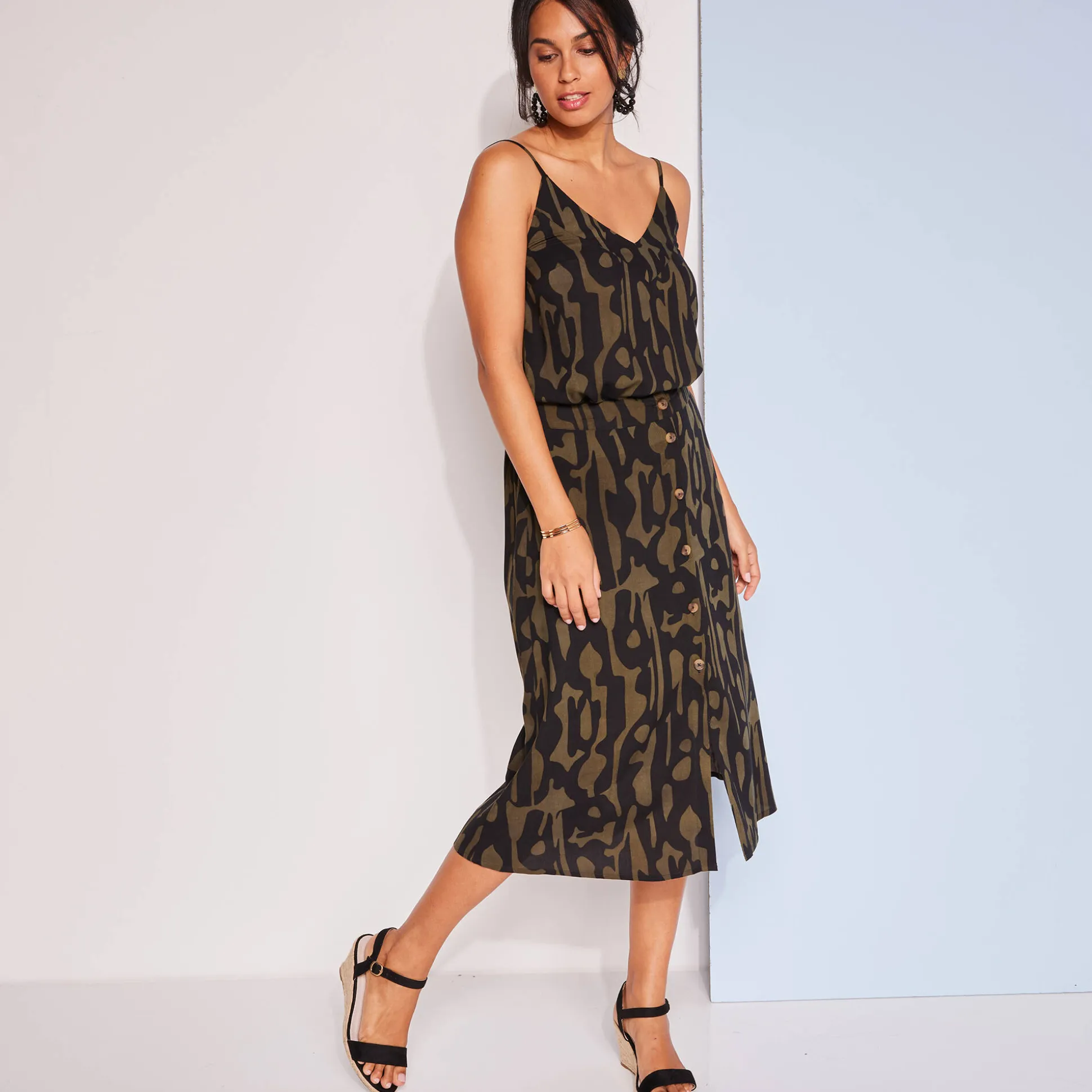 Soepele rok met knoopsluiting en grafische print, viscose