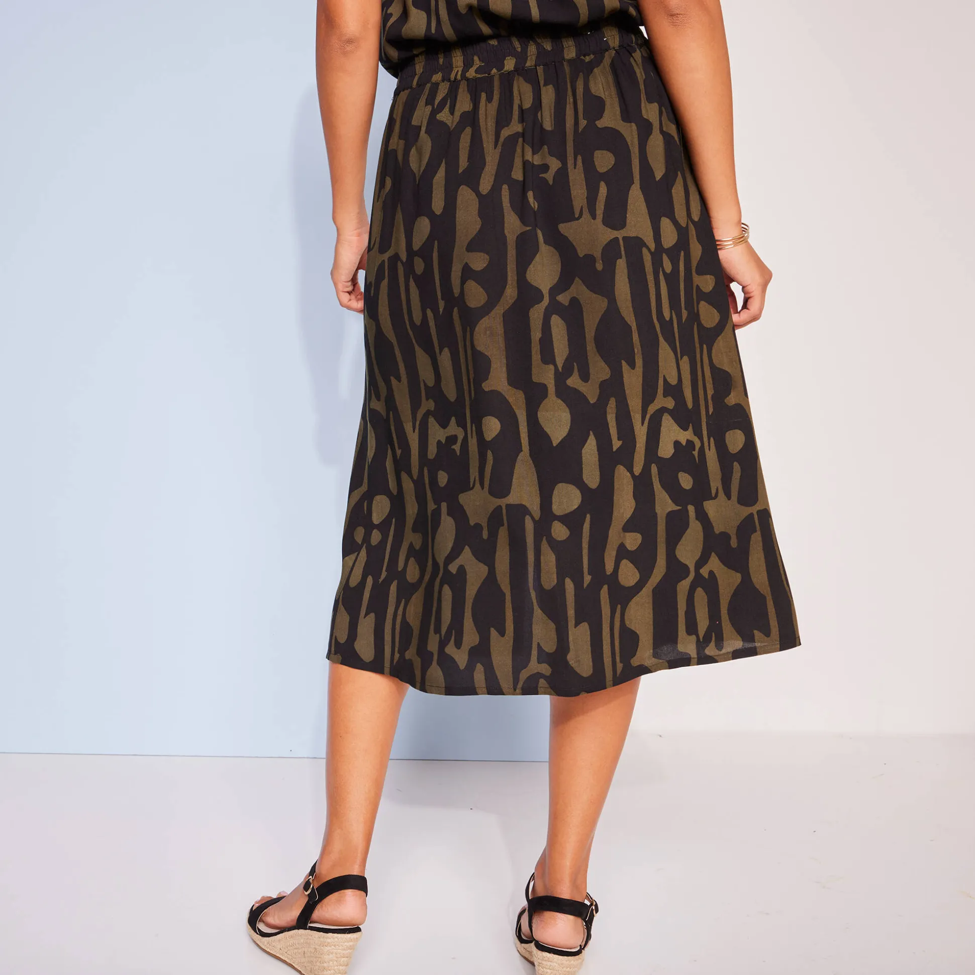 Soepele rok met knoopsluiting en grafische print, viscose