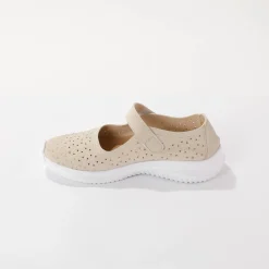 Soepele schoenen met riempjes en ajour