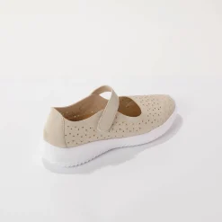 Soepele schoenen met riempjes en ajour