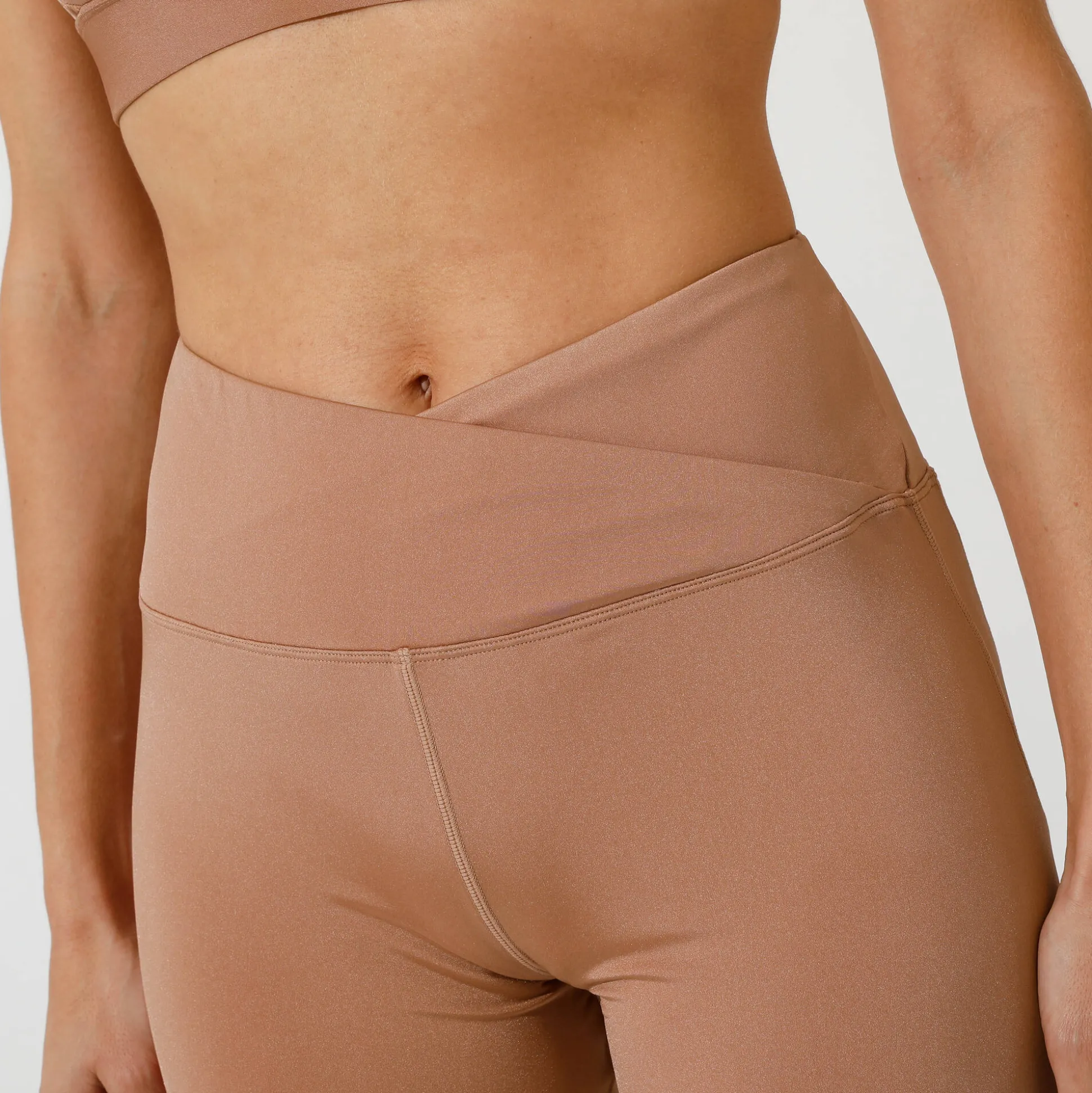 Sportshort voor gelifte bips in microvezel