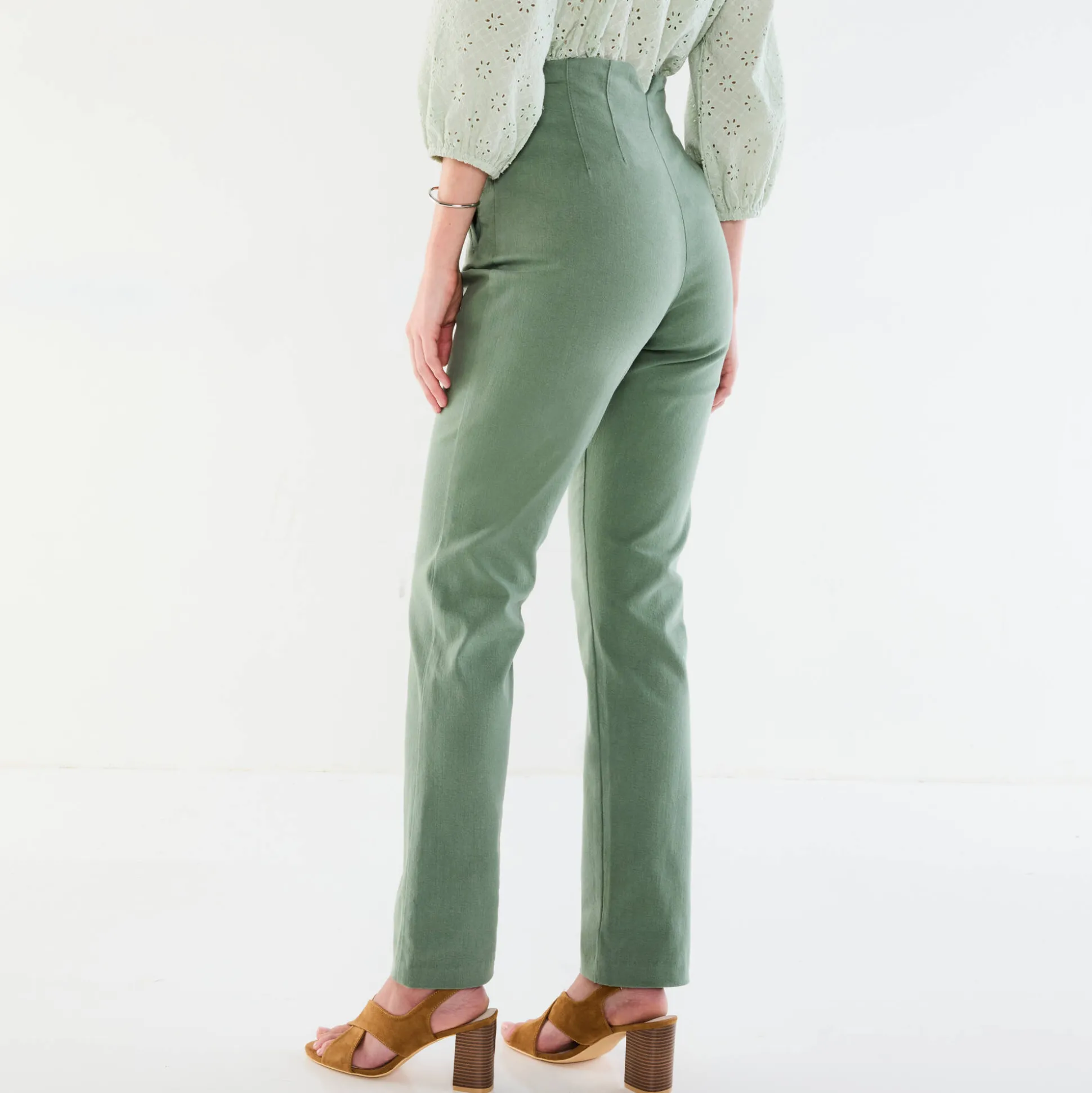 Steungevende broek, recht model met hoge taille