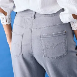 Stretch jeans in 'mom' model