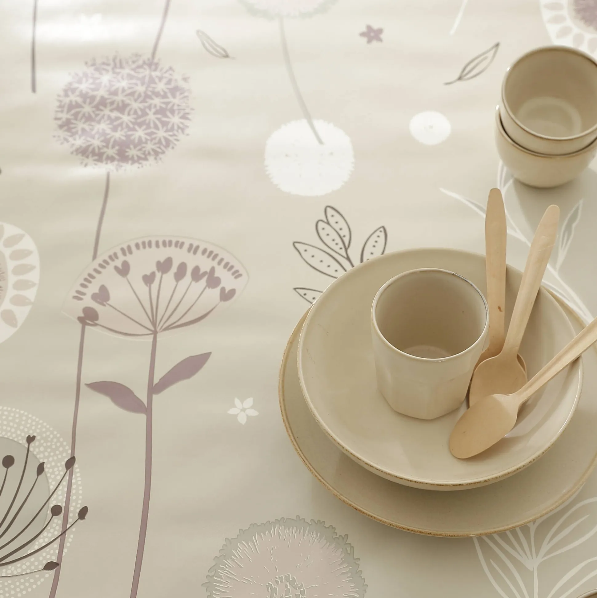 Tafellaken in toile cirée met paardenbloemmotief