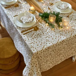 Tafellaken met goudkleurige blaadjesprint