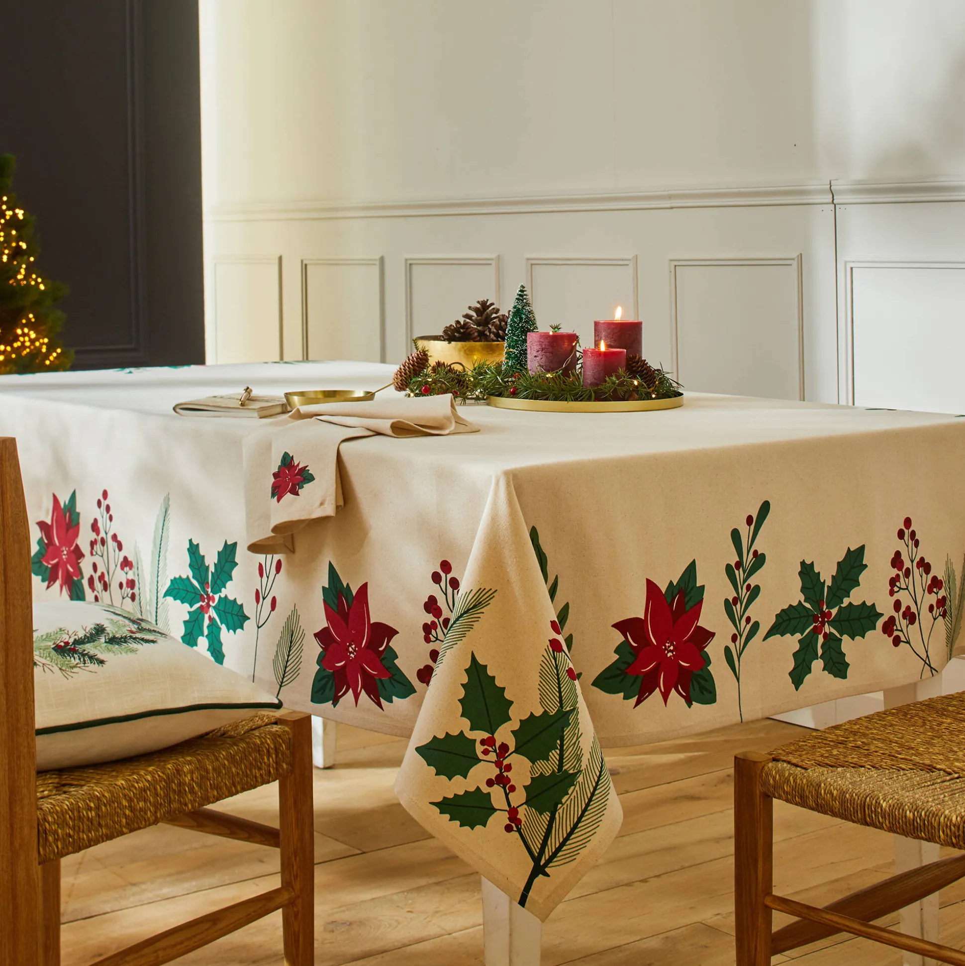 Tafellaken met hulst- en poinsettiaprint