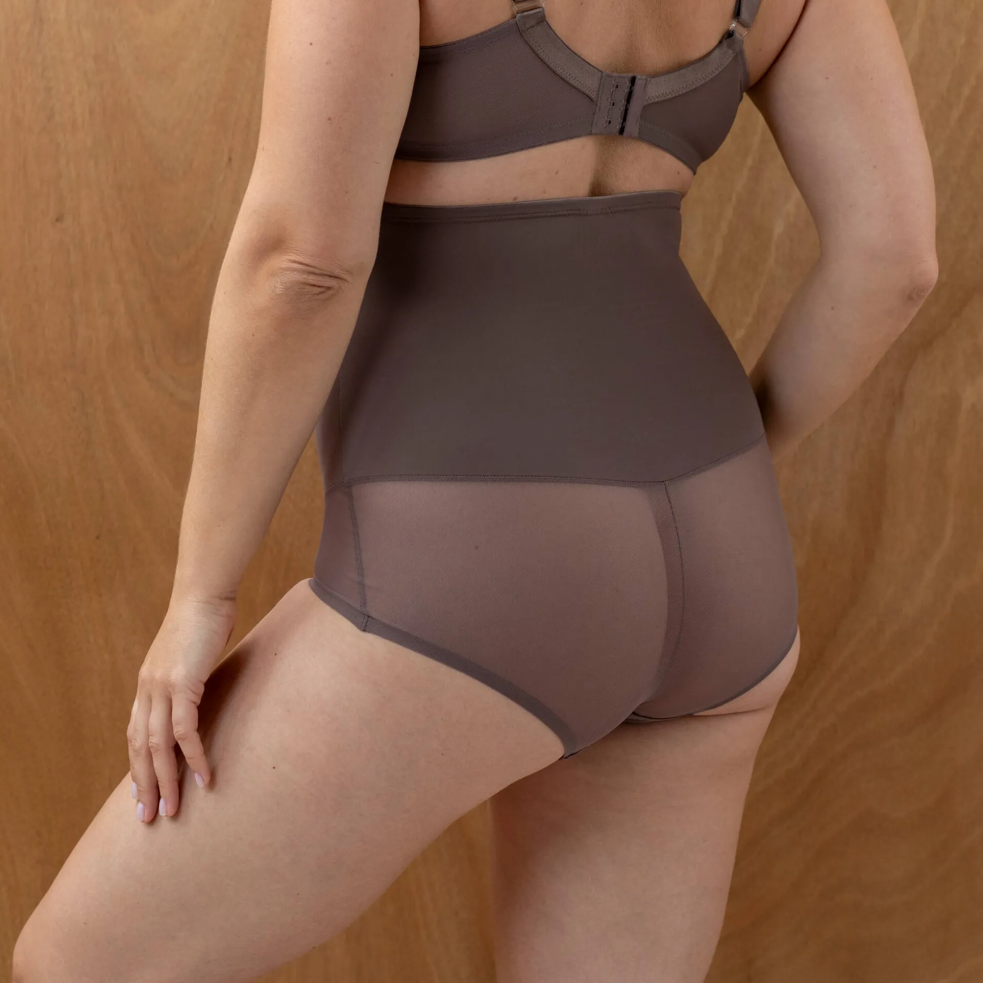 Tailleslip in tricot en corrigerende tule
