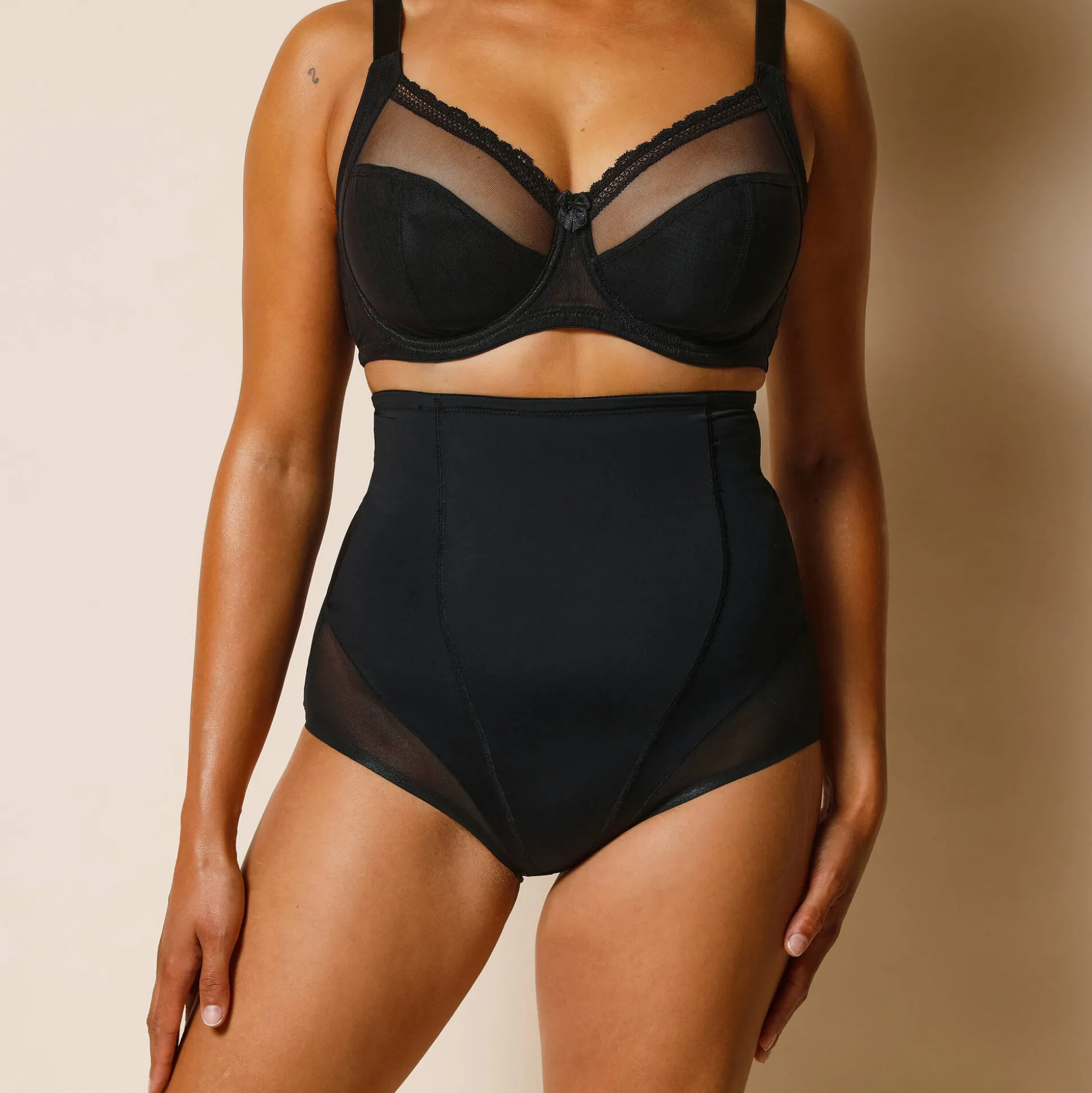 Tailleslip in tricot en corrigerende tule