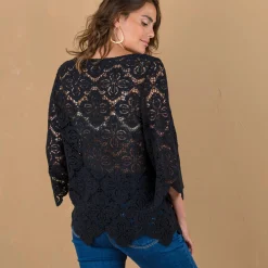 Topje met geschulpte macramé, pagodemouwen