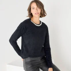Trui in harig tricot met strasjes