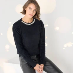 Trui in harig tricot met strasjes