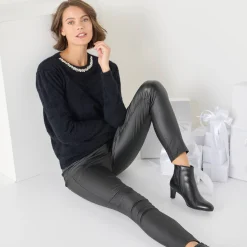 Trui in harig tricot met strasjes