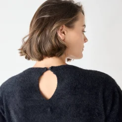 Trui in harig tricot met strasjes