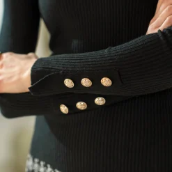 Trui in kouseribbeltricot, met officiersknopen