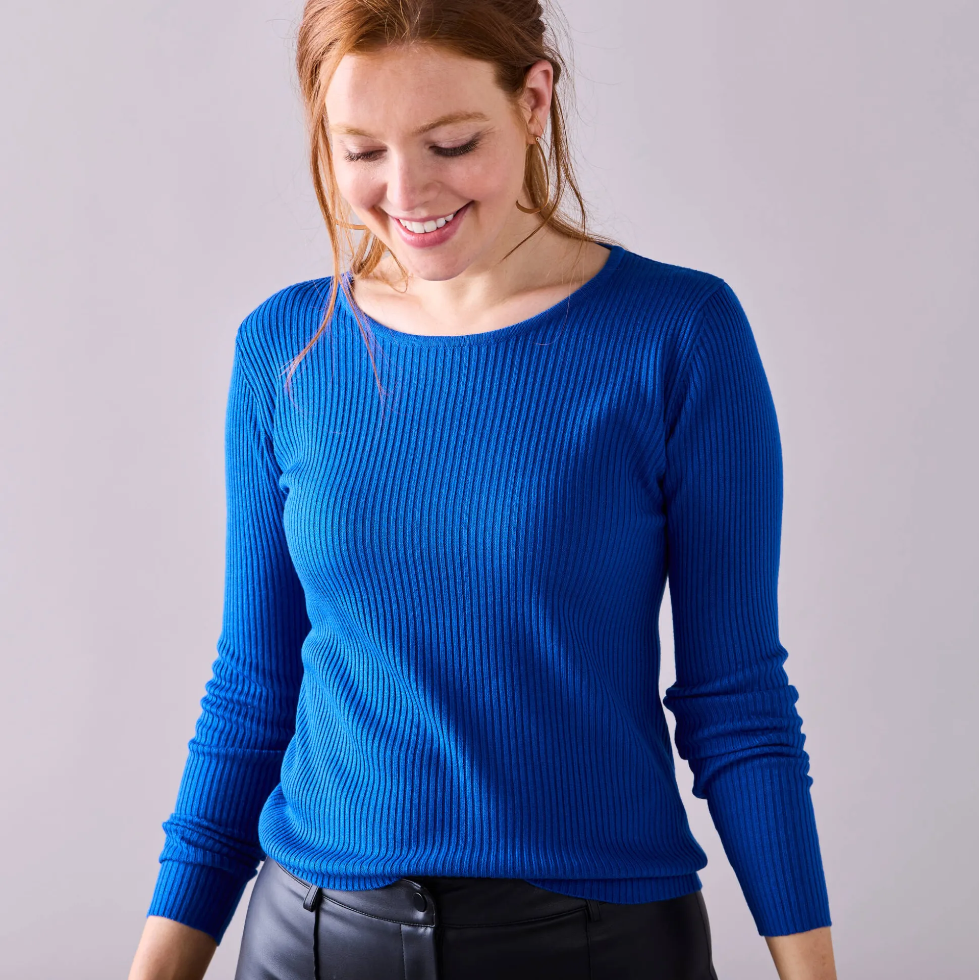 Trui in ribtricot met ronde hals