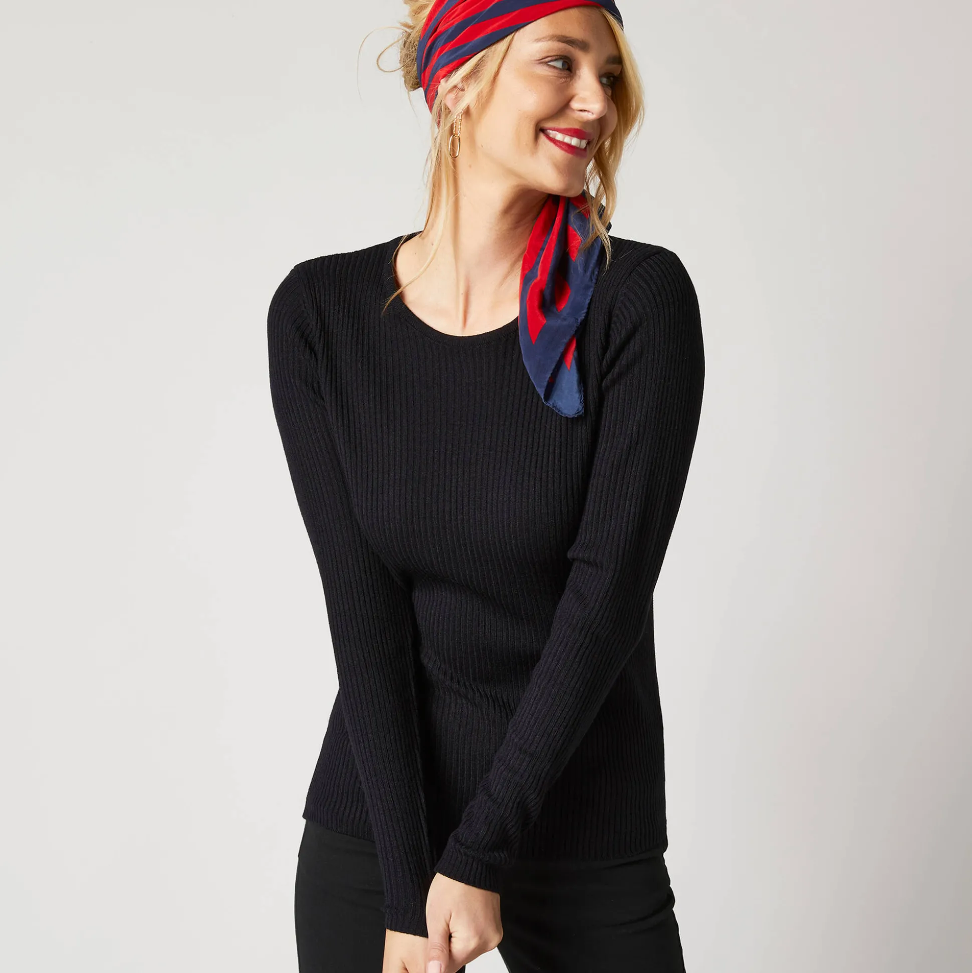 Trui in ribtricot met ronde hals