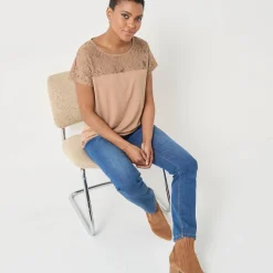 T-shirt met korte mouwen in kant