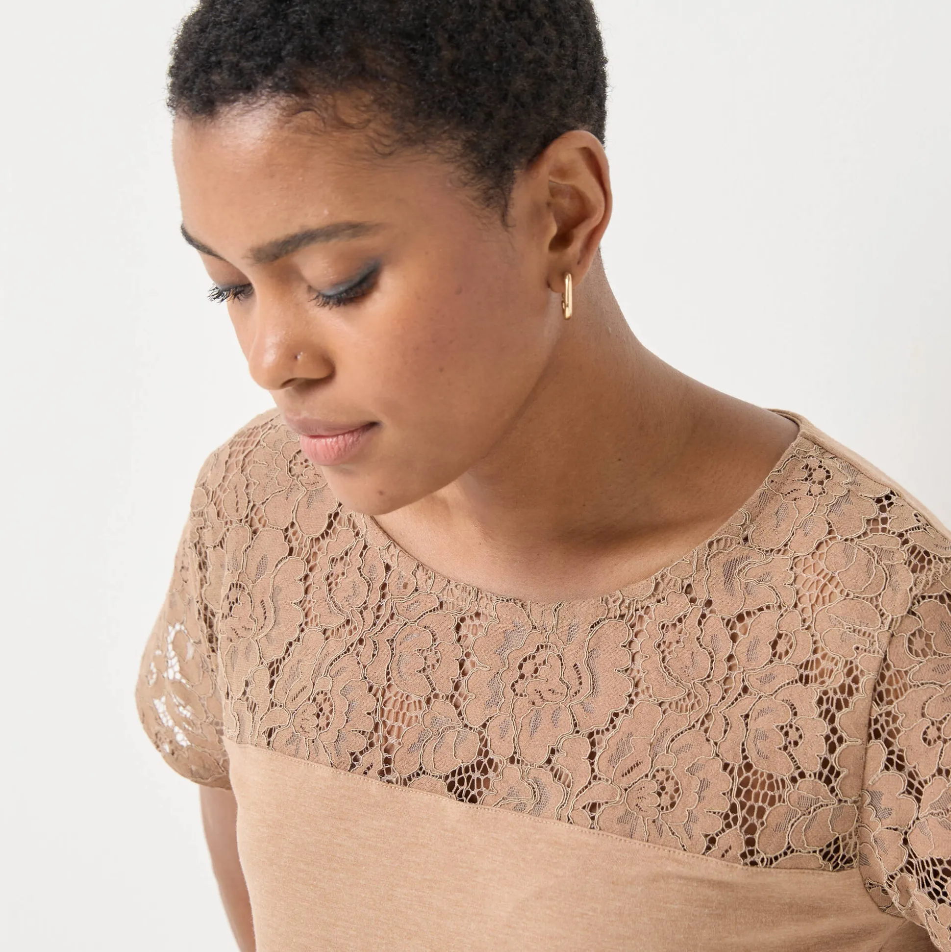 T-shirt met korte mouwen in kant