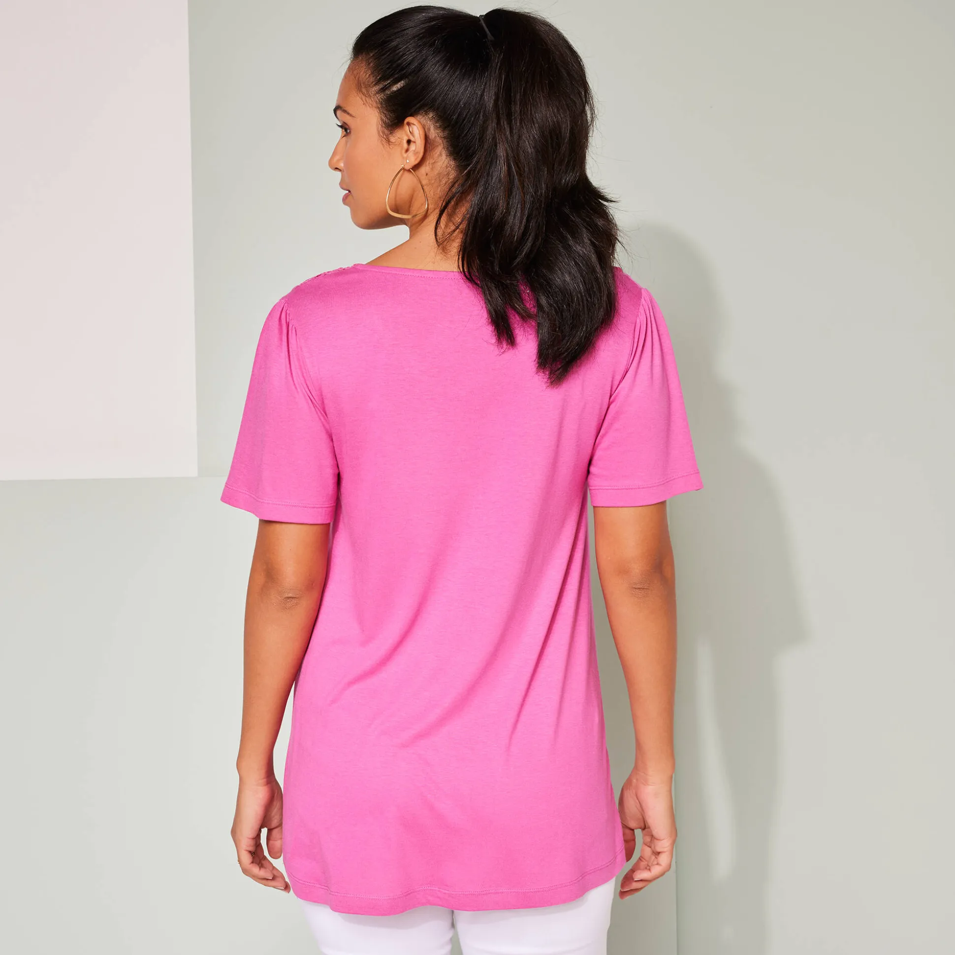 T-shirt met macramé en korte mouwen