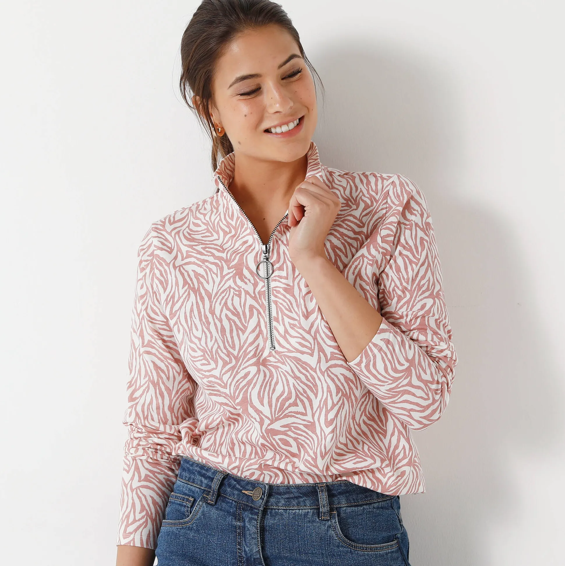 T-shirt met opstaande ritskraag en zebraprint
